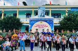 Thanh niên Công an Đà Nẵng tặng 600 suất quà Trung thu cho thiếu nhi xã biên giới