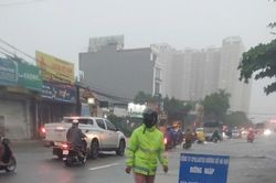 Thiệt hại do bão số 10 gây ra với hạ tầng đường bộ đang tăng dần