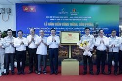 PVCFC gắn biển công trình tiêu biểu Dự án Nhà máy thông minh giai đoạn 1
