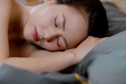 Đời thực của diễn viên đóng cảnh nóng táo bạo đang gây chú ý phim giờ vàng VTV