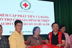 Hội Chữ thập đỏ Việt Nam hỗ trợ 600 triệu đồng cho người dân bị ảnh hưởng bão số 10 tại xã Quỳnh Phú