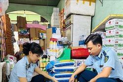 Quảng Ngãi tiêu hủy thuốc lá nhập lậu, bánh Trung thu không rõ nguồn gốc