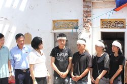 Phó Chủ tịch Quốc hội Nguyễn Thị Thanh thăm hỏi, động viên gia đình nạn nhân tử vong do ảnh hưởng của bão số 10 tại Ninh Bình