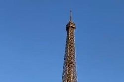 Ngắm nhìn Tháp Eiffel bên dòng sông Seine