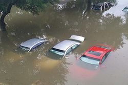 Bảo hiểm liên tiếp nhận cuộc gọi báo xe bị thủy kích
