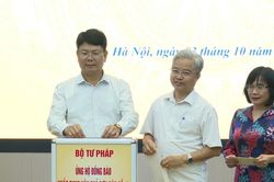 Bộ Tư pháp ủng hộ đồng bào khắc phục hậu quả cơn bão số 10