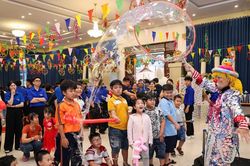Vui Trung thu cùng 500 trẻ em có hoàn cảnh khó khăn