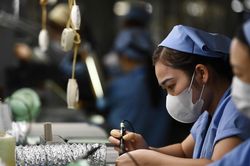 Việt Nam có lợi thế 'dân số vàng', nhưng năng suất lao động thấp nhất khu vực