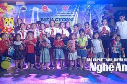 'Biên cương - Đêm hội trăng rằm' mang tết Trung thu đến với trẻ em vùng biên