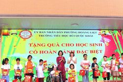 Một vầng trăng – triệu trái tim để không em nhỏ nào bị bỏ lại phía sau