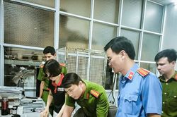 Bắt tạm giam Giám đốc Công ty Tomoken Việt Nam sản xuất hàng triệu bình chữa cháy giả