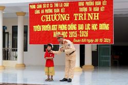 Tuyên truyền pháp luật tại Trường Tiểu học Đoàn Kết