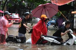 Cập nhật 90 điểm ngập úng ở Hà Nội sáng 7/10