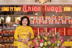 Doanh nhân Hồ Thị Hoa - Người gìn giữ 'hương vị trời' cho mè xửng Huế
