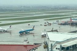 Gần 20 chuyến bay bị ảnh hưởng do mưa dông tại Nội Bài
