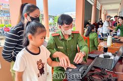 Đưa dịch vụ công đến trường học vùng xa
