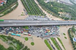 Hà Nội có 90 điểm úng ngập
