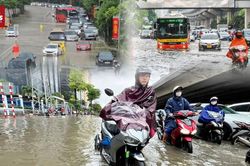 Hà Nội chưa kịp khô, lại ngập: Phố hóa sông, người dân bất lực giữa biển nước