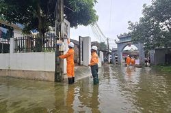 Gần 14.000 khách hàng ở Hà Nội mất điện do ngập úng