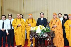 Lãnh đạo TPHCM viếng tang Trưởng lão Hòa thượng Thích Trí Tịnh