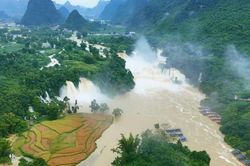 Cao Bằng: Tạm dừng tham quan thác Bản Giốc vì nước lũ dâng cao