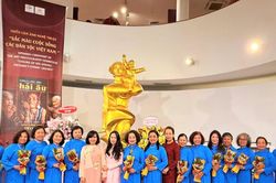 'Sắc màu cuộc sống các dân tộc Việt Nam': Dấu ấn 35 năm ống kính nữ Hải Âu