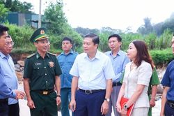 Chủ tịch UBND tỉnh Nghệ An kiểm tra khắc phục sau bão, khảo sát địa điểm tái định cư cho người dân các xã Na Loi, Keng Đu
