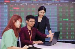 FTSE Russell nâng hạng thị trường chứng khoán Việt Nam