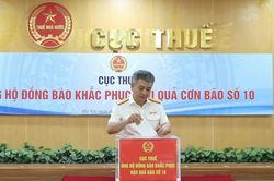 Cục Thuế quyên góp gần 500 triệu đồng ủng hộ đồng bào khắc phục hậu quả sau bão số 10