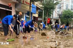 Cao Bằng khẩn trương dọn dẹp vệ sinh, tiêu độc khử trùng phòng chống dịch bệnh sau lũ