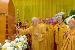 Đức Pháp chủ GHPGVN quang lâm chùa Vĩnh Nghiêm tưởng niệm Trưởng lão Hòa thượng Thích Trí Tịnh