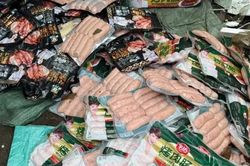CAHN thu giữ hơn 1,5 tấn xúc xích không rõ nguồn gốc
