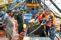 Liên tiếp phát hiện 2 tàu cá vận chuyển gần 90.000 lít dầu trái phép