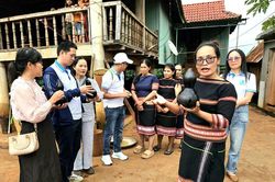 Đánh thức nghề xưa từ mái ấm hôm nay