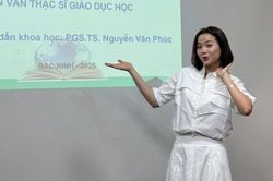 Hoa khôi cầu lông Nguyễn Thùy Linh khoe học vấn đáng nể