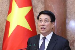Chủ tịch nước trao quyết định phong hàm, giao trọng trách cho các Đại sứ Việt Nam