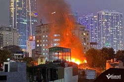 Cháy lớn tại căn nhà trên đường Đê La Thành, Hà Nội