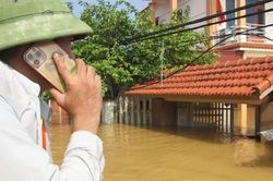 Chùm ảnh: Nhiều ngôi nhà ở Bắc Ninh vẫn chìm trong nước lũ