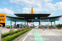 Nhiều tuyến quốc lộ, cao tốc miễn phí đường bộ cho xe chở hàng cứu trợ vùng lũ