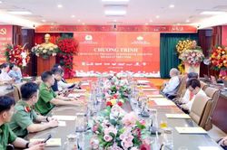 Cứu trợ khẩn cấp đồng bào bị ảnh hưởng bởi bão lũ trên VNeID