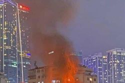 Hà Nội: Cháy nhà trong đêm ở phố Đê La Thành