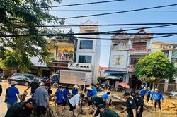 Thái Nguyên: Hàng nghìn sinh viên dọn bùn, tuyên truyền phòng dịch sau lũ