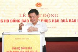 Bộ Công Thương quyên góp gần 1 tỷ đồng ủng hộ đồng bào khắc phục hậu quả bão lũ