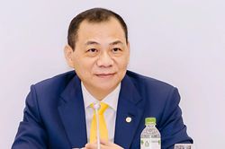 Cổ phiếu 'họ Vin' dồn dập tăng trần, tỷ phú Phạm Nhật Vượng giàu kỷ lục