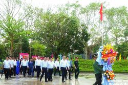 Tổng Bí thư Tô Lâm dâng hoa, dâng hương tại Khu Di tích Quốc gia đặc biệt Kim Liên, Nghệ An