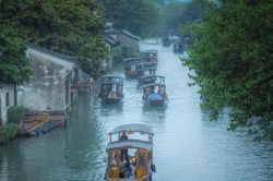 Khi con nước thì thầm kể chuyện