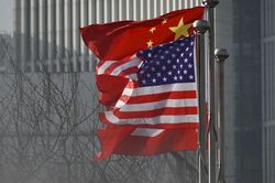 Trung Quốc phản ứng sau tuyên bố áp thuế quan 100% của Tổng thống Trump