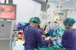 Phẫu thuật khối u màng não với kích thước lớn cho nữ bệnh nhân
