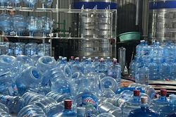 Triệt phá xưởng 'phù phép' nước máy thành nước khoáng Lavie