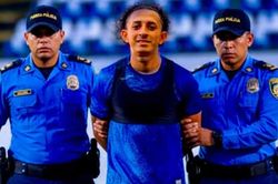 Vòng loại World Cup 2026: Tranh cãi gay gắt khi cảnh sát ập vào phòng thay đồ bắt cầu thủ ngay trước giờ bóng lăn